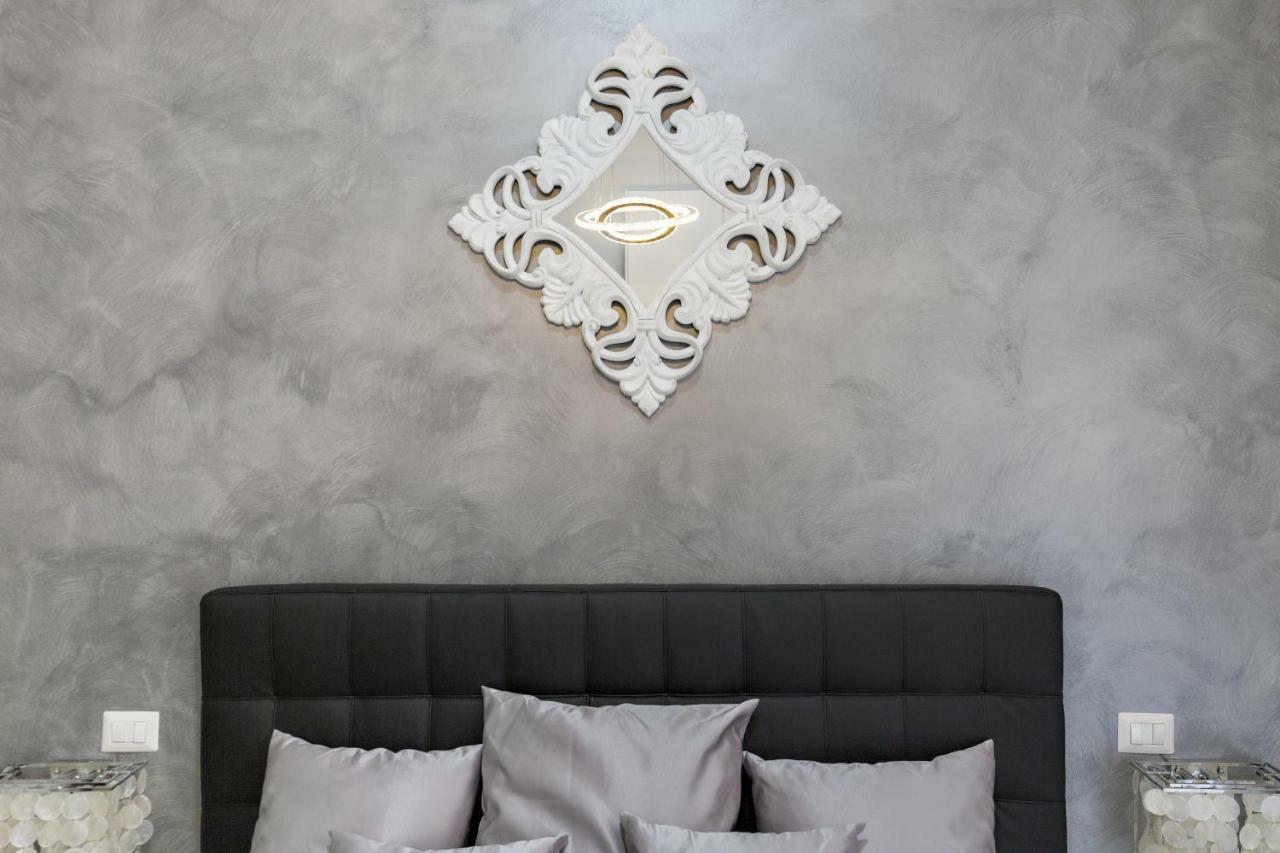 New In! Sophie@colosseum * Rome